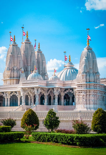 Whispers of Divinity: The Timeless Elegance and Spiritual Radiance of White Temples Across Cultures